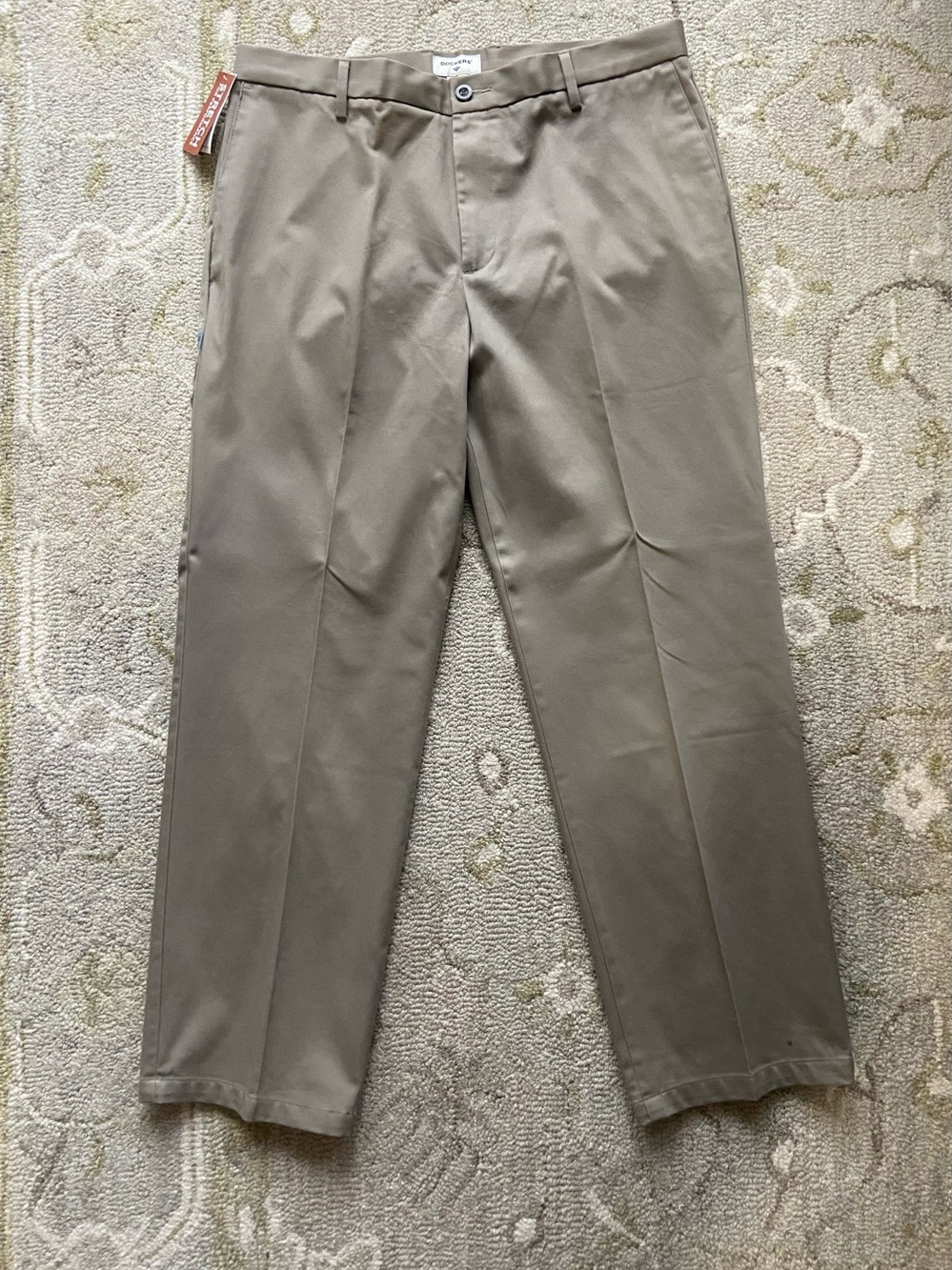 Dockers Signature Khaki Classic Fit Pants — W38 L32